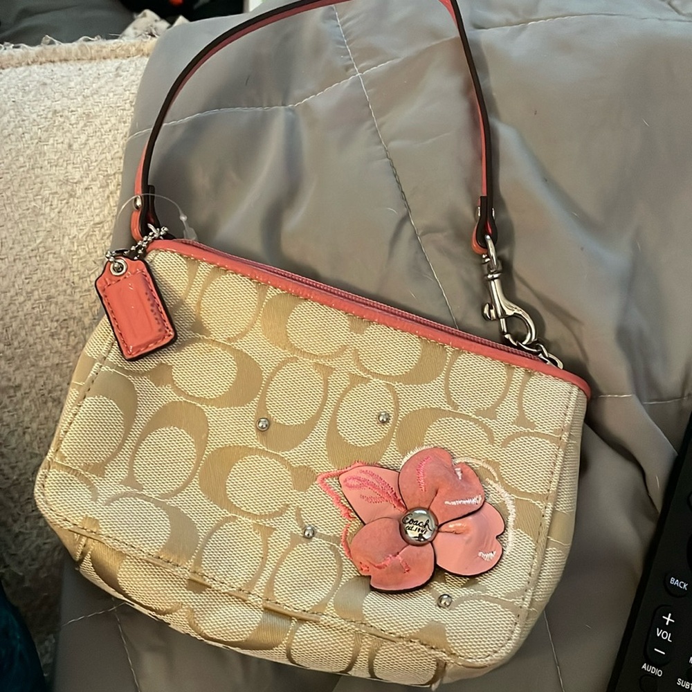 Coach wristlet-NEW without tags